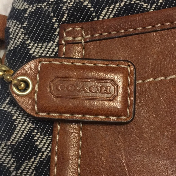 Coach Wristlet w Front Pocket & Embossed Hang tag - Picture 3 of 8
